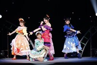 左から四之宮リンリン役の和多田美咲、三ツ葉アイリ役の徳井青空、一条寺サクラ役の日比優理香、二階堂タマキ役の鈴木杏奈。