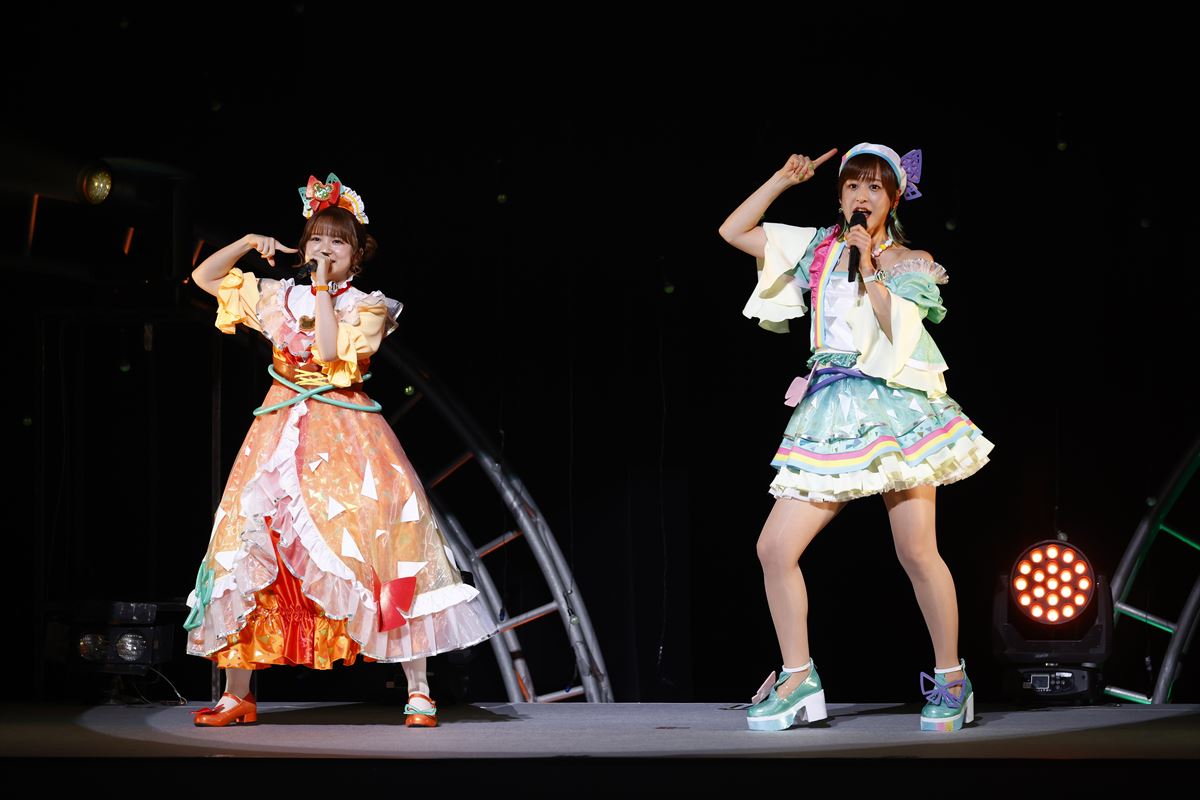 左から四之宮リンリン役の和多田美咲、三ツ葉アイリ役の徳井青空。