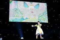 鈴風つむぎ役の久保ユリカ。