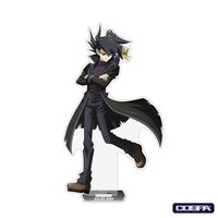 「『遊☆戯☆王デュエルモンスターズGX』放送開始20周年 デュエルアカデミア購買部出張所」で販売される「描き下ろし 万丈目準 アクリルスタンド（大）未来へ向かってVer.」。