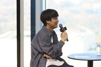 映画「ルックバック」のトークセッションでMCを務めたダウ90000の蓮見翔。