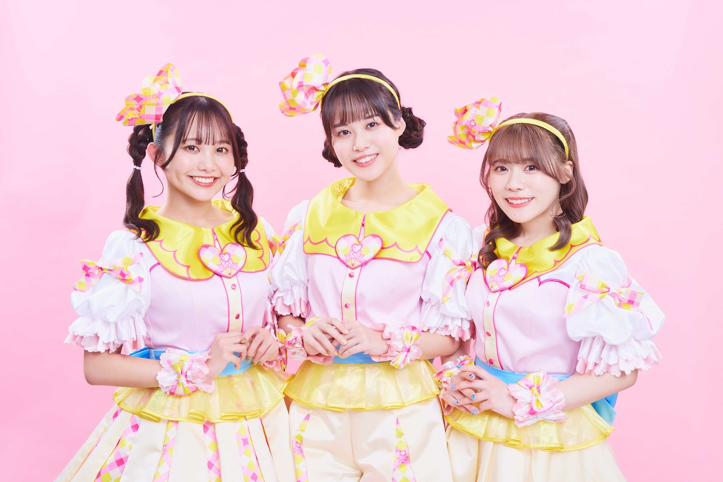 左から吉武千颯、熊田茜音、石井あみ。