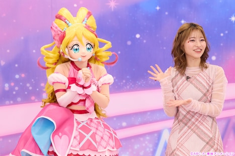 左からキュアアイドル、松岡美里。