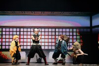 「舞台『鬼滅の刃』其ノ肆 遊郭潜入」の公演写真。