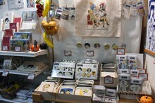 「漫画家生活60周年記念 青池保子展 Contrail 航跡のかがやき」で販売されているグッズの一部。