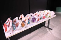 キャラクターたちが描かれた小さな撮影用パネルも用意されている。