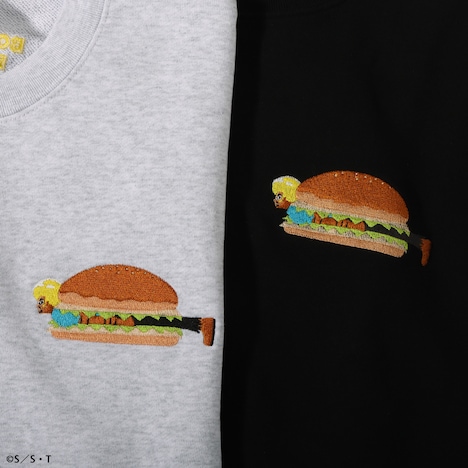 「ボボボーボ・ボーボボ」の刺繍スウェット（ボーボボ）。胸元にはハンバーガー姿のボーボボ。