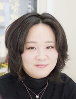 市岡茉衣  (c)2025 株式会社美峰