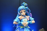 ポーズを決めるキュアウインク。