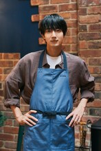 上下亮役の駒木根葵汰。 (c)「やぶさかではございません」製作委員会