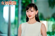 「女神降臨 Before 高校デビュー編／After プロポーズ編」より、鈴木えみ演じるセレーナ。