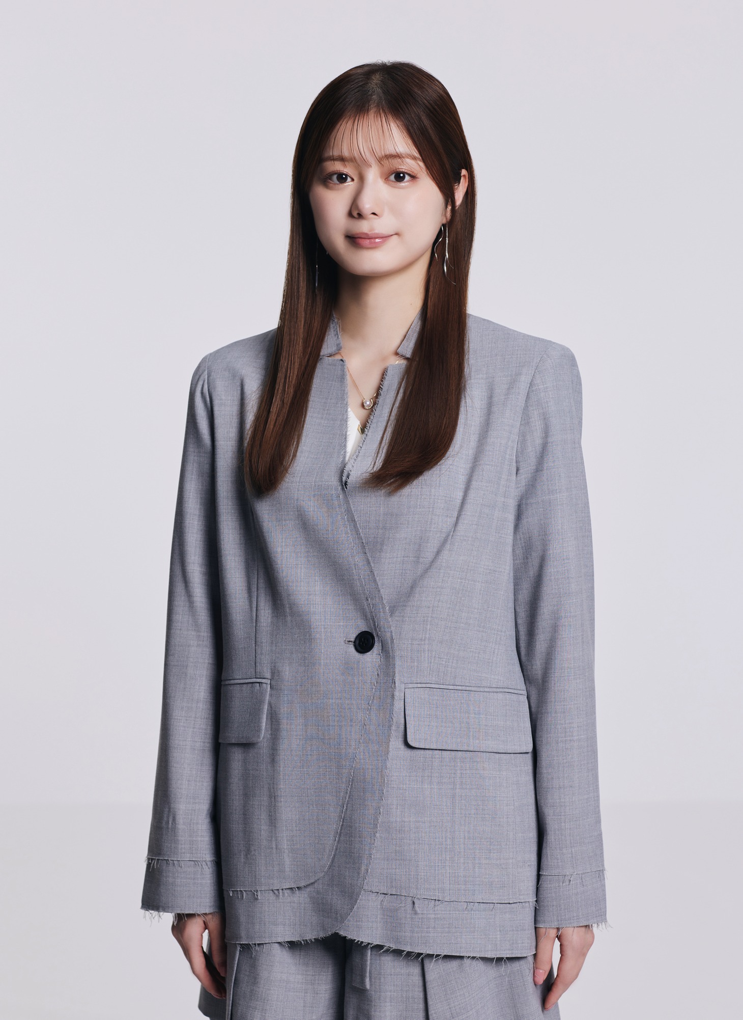 紺野彩夏演じる服部舞香。  (c)「復讐カレシ～溺愛社長の顔にはウラがある～」製作委員会・MBS