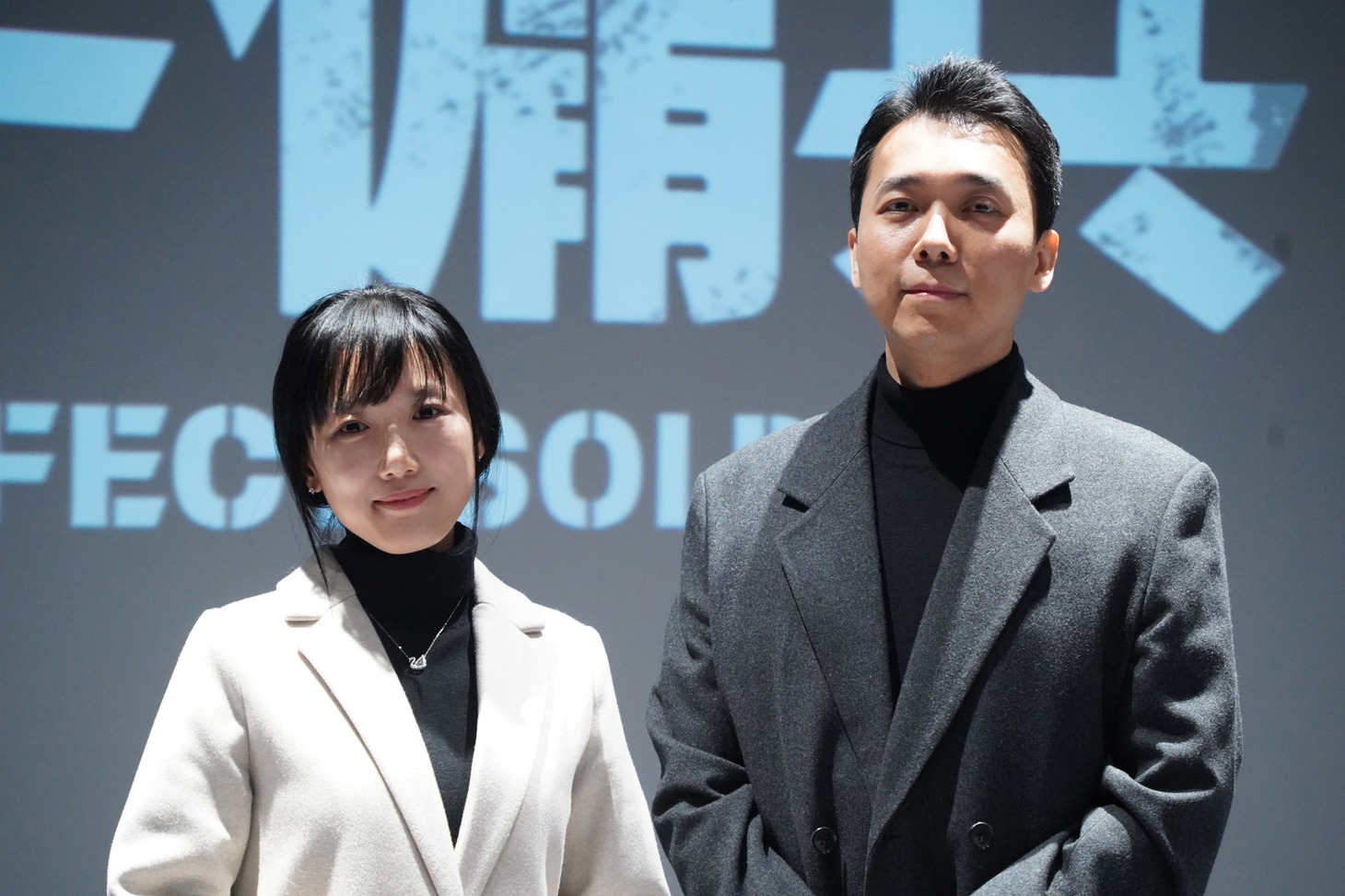 左から作画担当のrakhyunと原作者のYC。