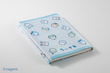 「KADOKAWA ちいかわブックフェア2025スプリング」で当たるブックカバー。