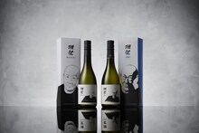 「獺祭 久石譲ラベル 磨き二割三分」「DASSAI BLUE 久石譲ラベル TYPE23」の2本セット。