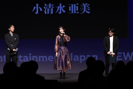 左からほりうちゆうや監督、小清水亜美、村上貴志プロデューサー。