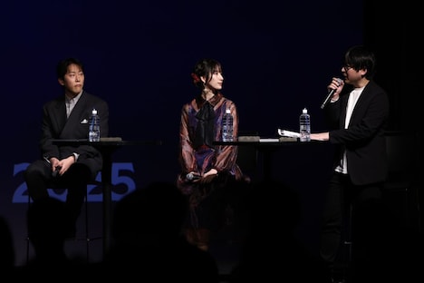 左からほりうちゆうや監督、小清水亜美、村上貴志プロデューサー。