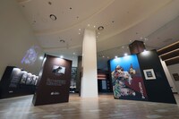 「美人画で巡るヱビス」展示の様子。