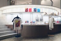 「美人画で巡るヱビス」で販売されているグッズ。