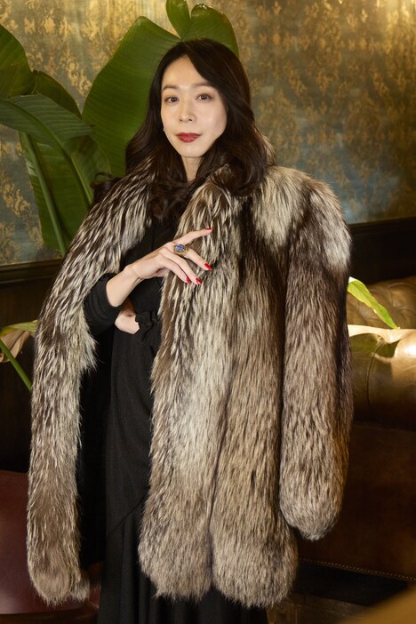 遊井亮子演じる佐鳥光子。駿の母親。佐鳥グループの会長と再婚したことで会長夫人になり、駿はバードレフトの社長となった。自分の思い通りに駿のことを利用しようとしている。舞香のことをよく思っていない様子。