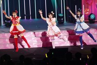 NonSugar。左から太陽ペッパー役の山下七海、真中のん役の田中美海、月川ちり役の大森日雅。