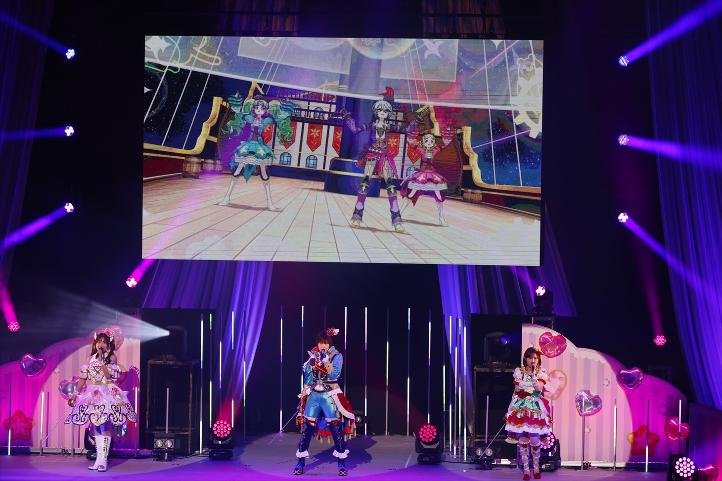 Tricolore。左からファルル役の赤崎千夏、紫京院ひびき役の斎賀みつき、緑風ふわり役の佐藤あずさ。