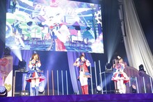 Tricolore。左からファルル役の赤崎千夏、紫京院ひびき役の斎賀みつき、緑風ふわり役の佐藤あずさ。