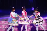 SoLaMi♡SMILE。左から南みれぃ役の芹澤優、真中らぁら役の茜屋日海夏、北条そふぃ役の久保田未夢。