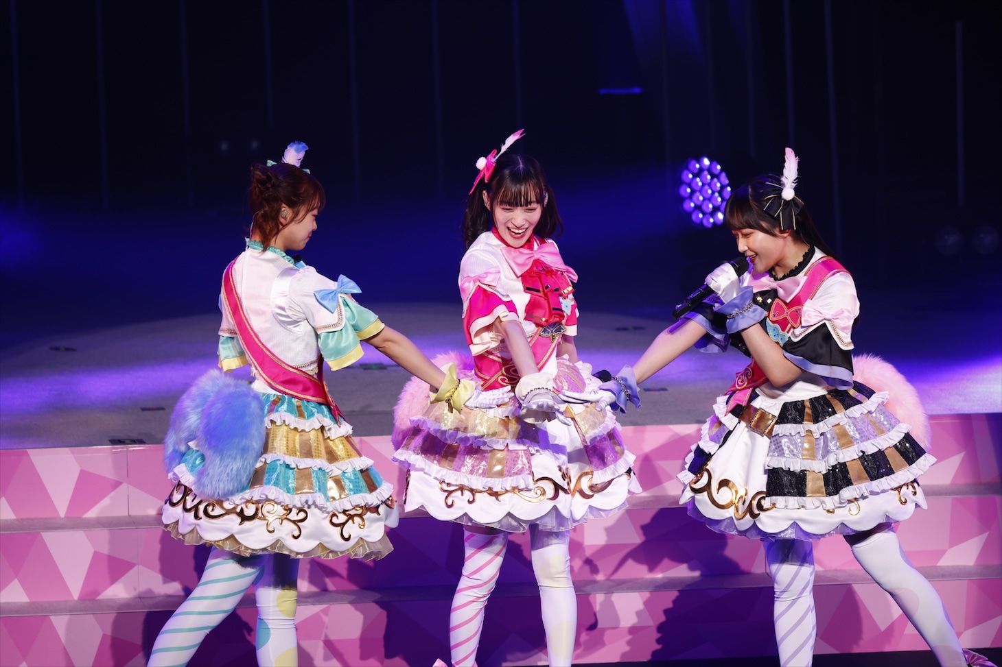 SoLaMi♡SMILE。左から南みれぃ役の芹澤優、真中らぁら役の茜屋日海夏、北条そふぃ役の久保田未夢。