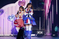 左からレオナ・ウェスト役の若井友希、ファルル役の赤崎千夏。