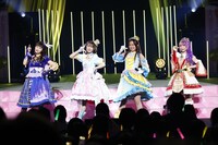 左から幸多みちる役の山田唯菜、夢川ゆい役の伊達朱里紗、虹色にの役の大地葉、華園しゅうか役の朝日奈丸佳。