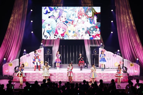 「Growin' Jewel!」の歌唱シーン。