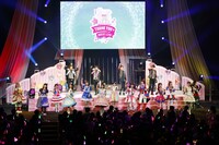 「プリパラ 10th Anniversary Thank you♡Music Live」より、全出演者での「Memorial」歌唱シーン。