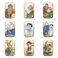 グッズ購入者特典のオリジナルスクエア缶バッジ（全9種ランダム）。