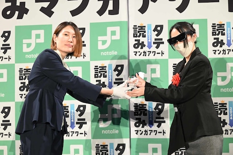 坂本恵編集長とつるこ。