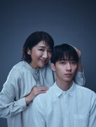 左から松下由樹扮する吉川恵子、野村康太扮する森山拓人。