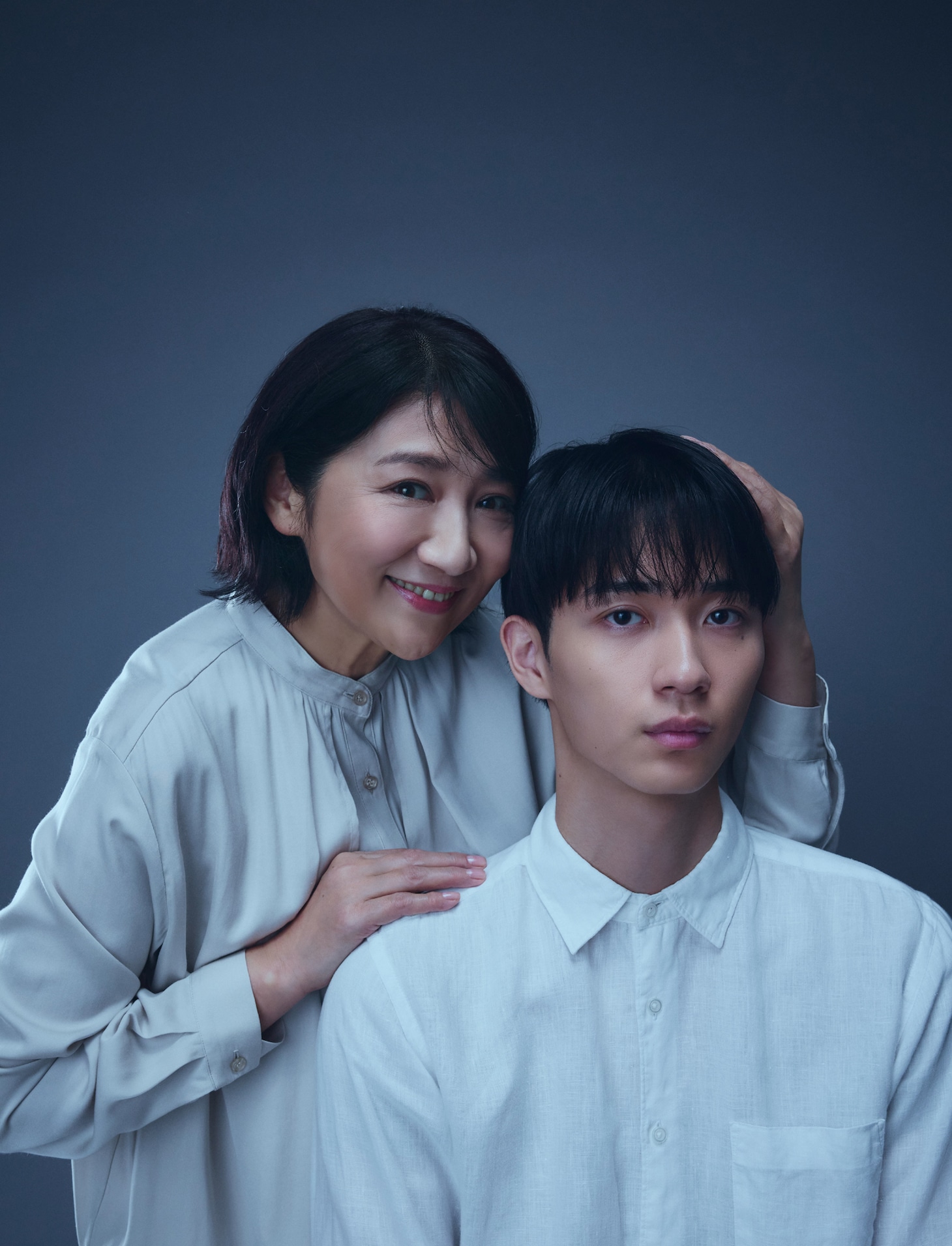左から松下由樹扮する吉川恵子、野村康太扮する森山拓人。