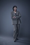松下由樹扮する吉川恵子。