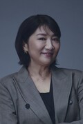 松下由樹扮する吉川恵子。