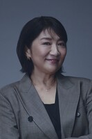 松下由樹扮する吉川恵子。