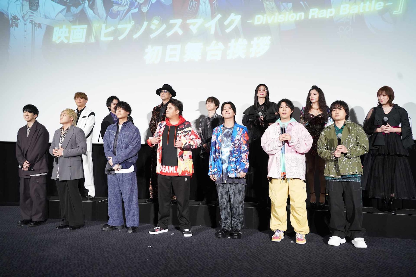前段左から伊東健人、木島隆一、神尾晋一郎、木村昴、石谷春貴、白井悠介、野津山幸宏。後段左から竹内栄治、葉山翔太、黒田崇矢、河西健吾、小林ゆう、たかはし智秋、山本希望。