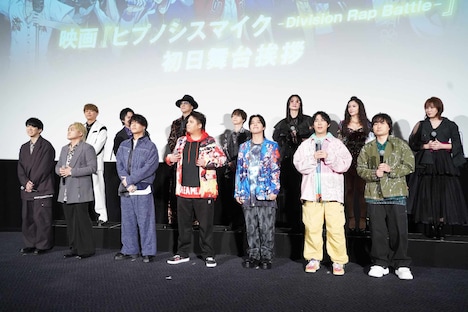 前段左から伊東健人、木島隆一、神尾晋一郎、木村昴、石谷春貴、白井悠介、野津山幸宏。後段左から竹内栄治、葉山翔太、黒田崇矢、河西健吾、小林ゆう、たかはし智秋、山本希望。