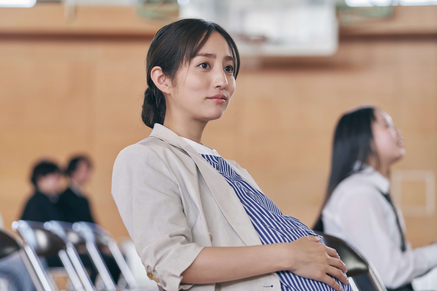 堀田茜演じる荒井先生。