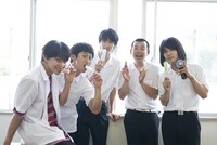 ドラマ「スメルズ ライク グリーン スピリット」のオフショット。 (c)「スメルズ ライク グリーン スピリット」製作委員会