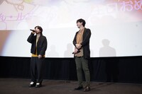 ファンのお祝いに答える寺島惇太（左）。