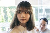 映画「ネムルバカ」でファミレスの店員を演じる稗田寧々。