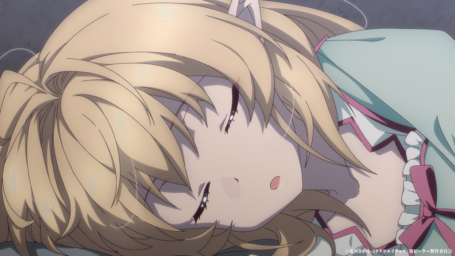 TVアニメ「一瞬で治療していたのに役立たずと追放された天才治癒師、闇ヒーラーとして楽しく生きる」第1話の予告映像より。