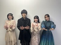 TVアニメ「一瞬で治療していたのに役立たずと追放された天才治癒師、闇ヒーラーとして楽しく生きる」先行上映会に登壇したキャスト陣。左から中島由貴、坂田将吾、花井美春、日笠陽子。