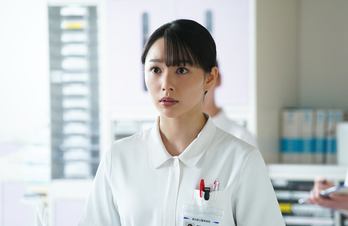 桜井日奈子扮する星野奈緒。