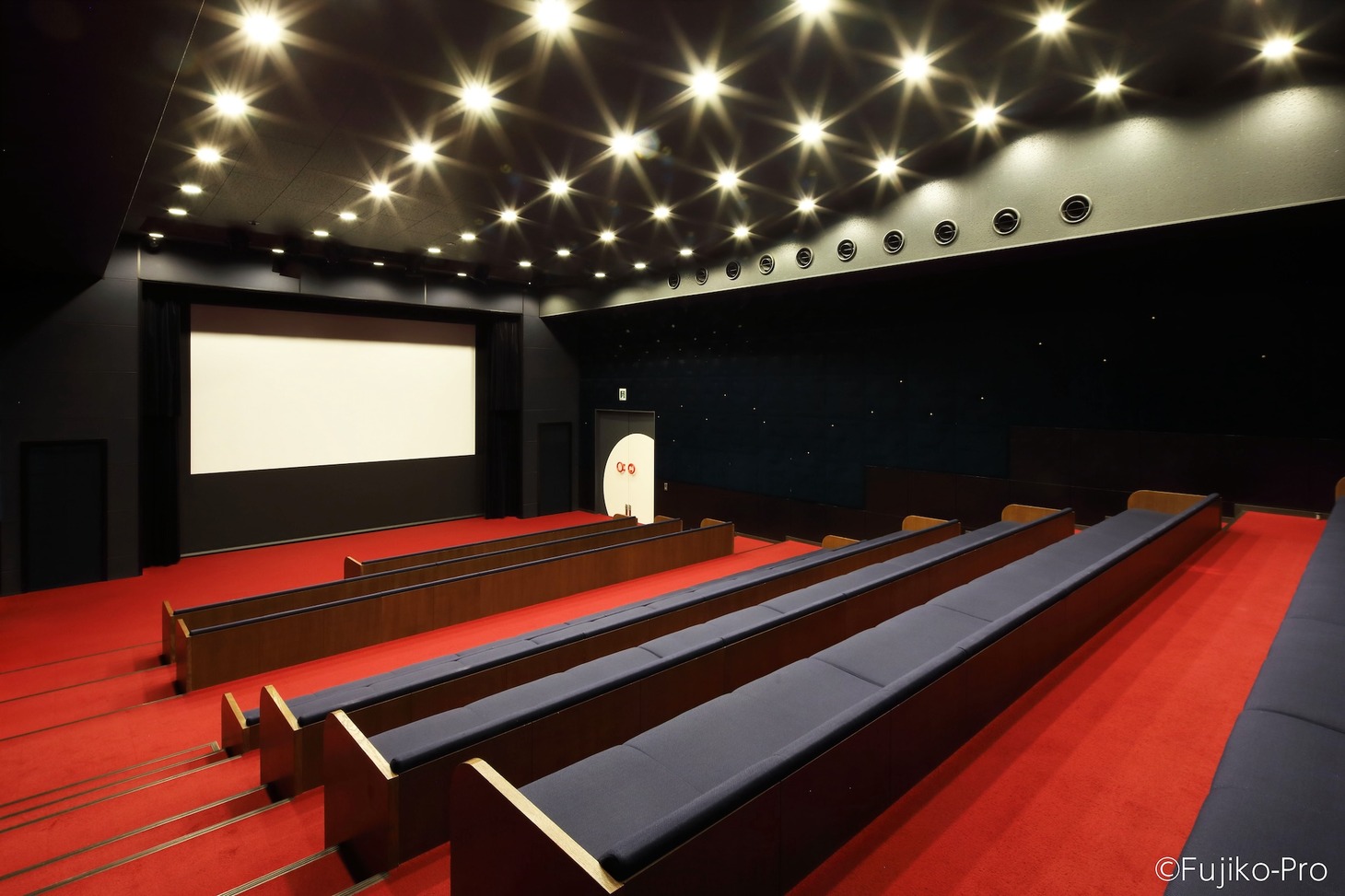 「チンプイ エリさまのグッドラック」が上映されるFシアター。 (c)Fujiko-Pro